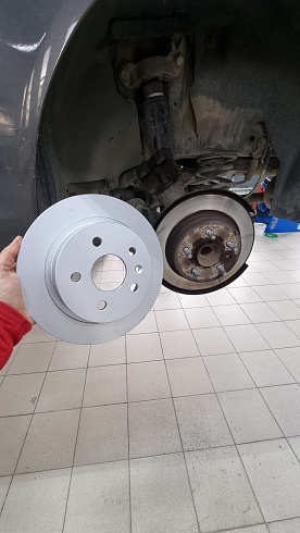 Замена тормозных дисков